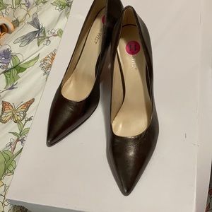 Dark bronze 3.5 in heel